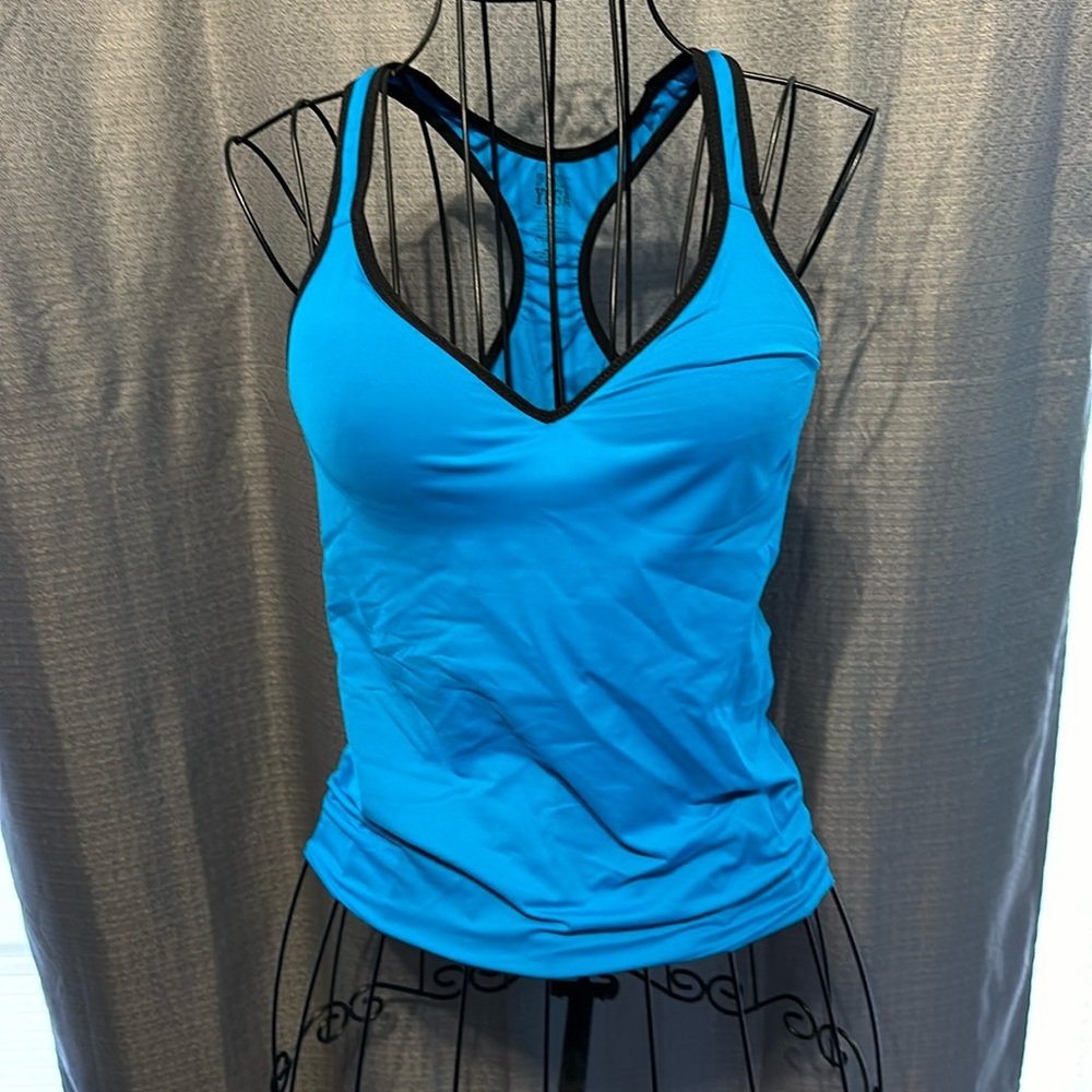 Pink Victoria’s secret’s yoga tank top​